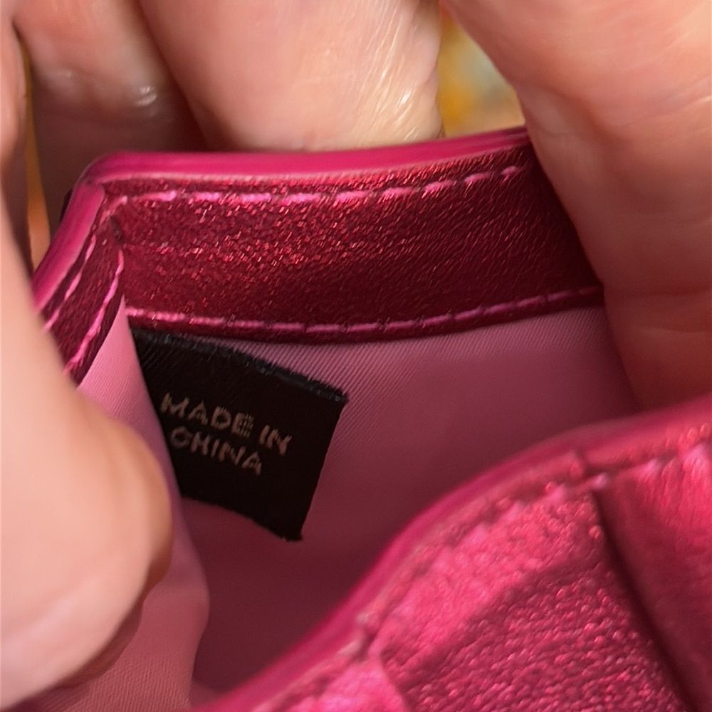 COACH POPPY HEART WALLET LEATHER HOT PINK W/ TROMPE CHAIN DETAILS
ADORABLE EUC! - Picture 11 of 15